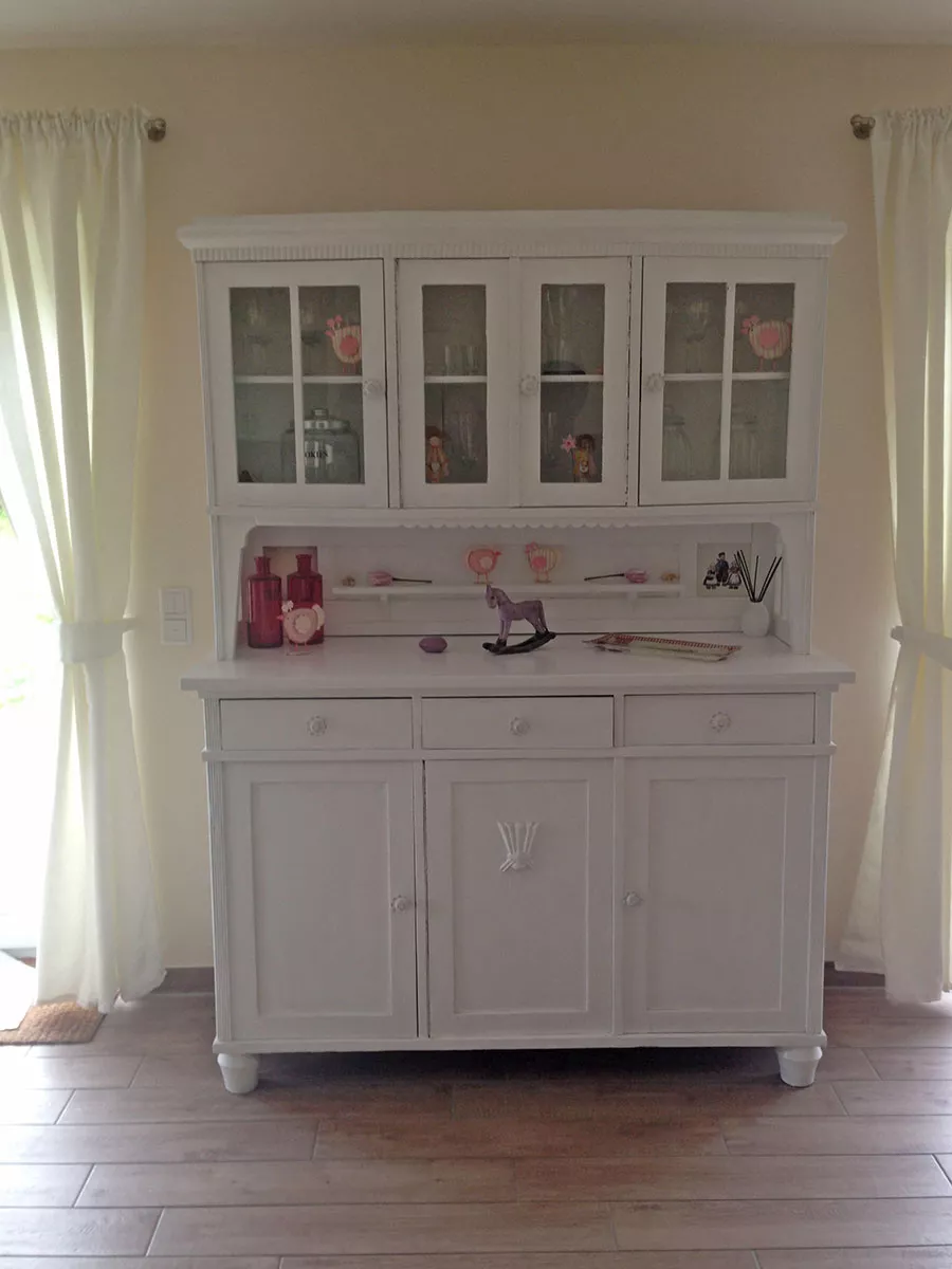 Ferienhaus Deichstern – Büfett-Schrank im Wohnbereich, Ferienhaus Eiderstedt