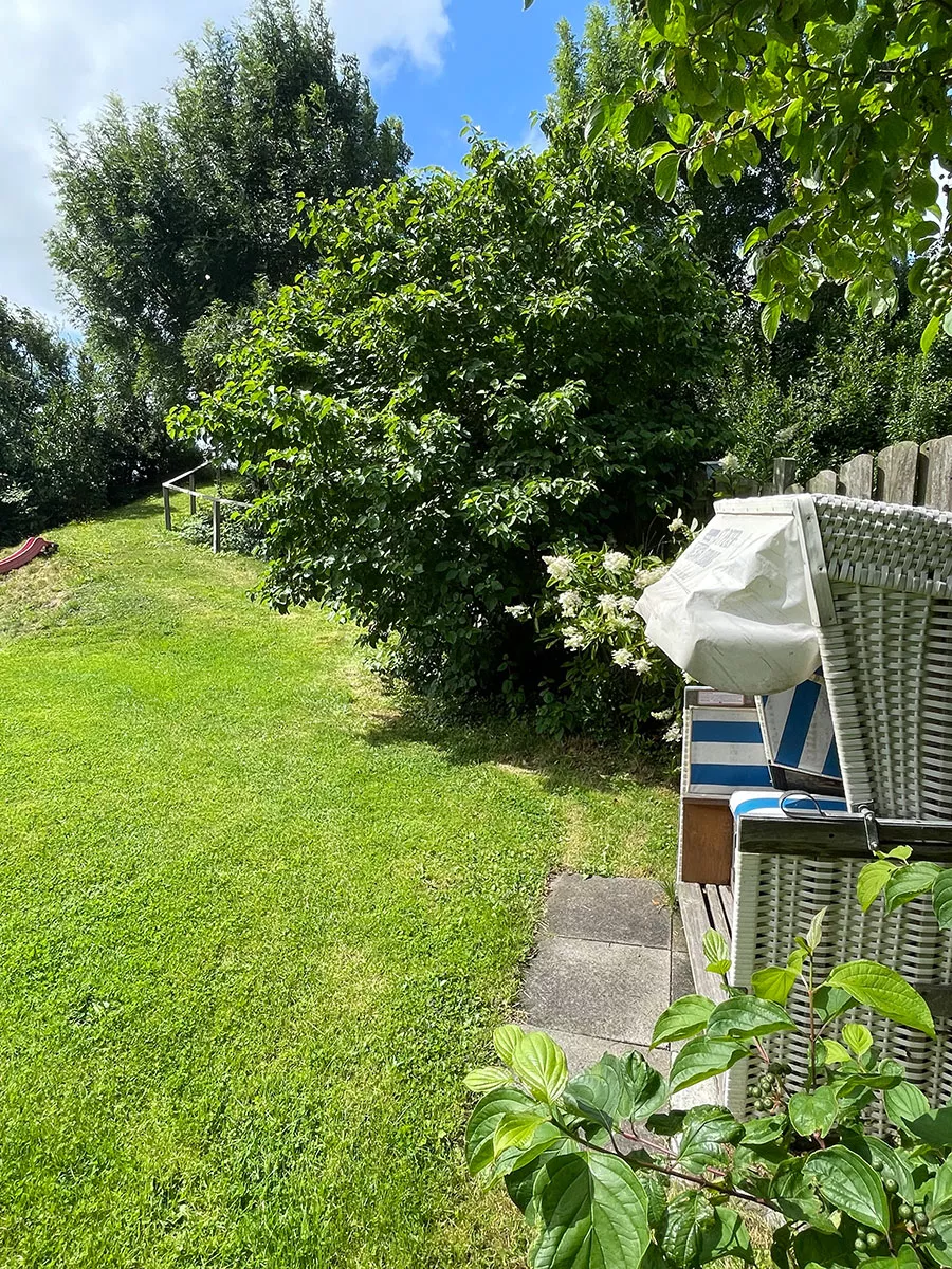 Ferienhaus Deichstern – Garten mit Strandkorb, Ferienhaus in der Natur