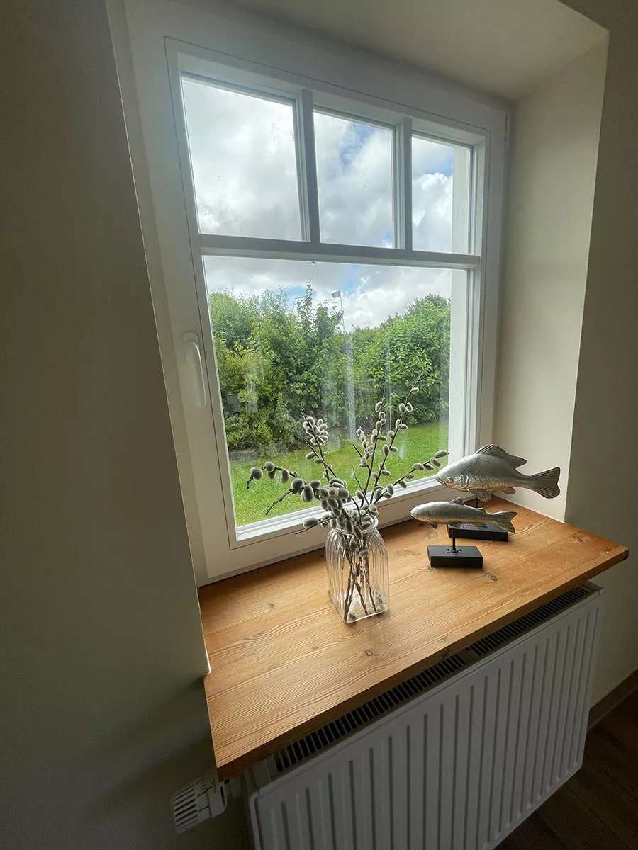 Ferienhaus Deichstern – Blick aus dem Fenster in den Garten, Idylle und Natur